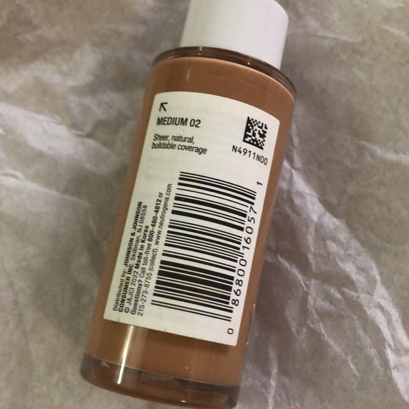 **NWT** Neutrogena Healthy Skin® Sensitive Skin Serum Foundation in Medium 02 - Picture 3 of 5